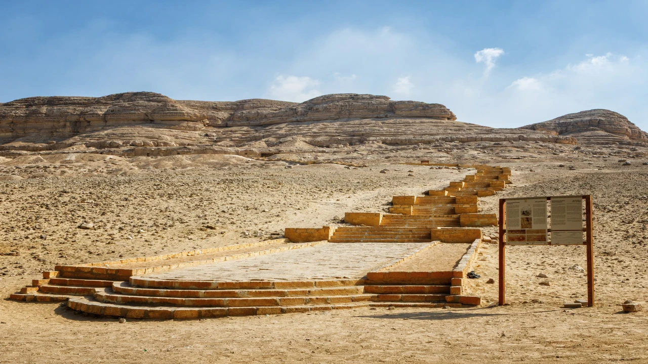 كيف حفر أمراء مصر القديمة سيرهم الذاتية داخل مقابر بني حسن الأثرية؟